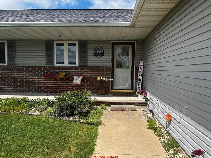 W7087 Buttercup Ct - Photo 2 of 33