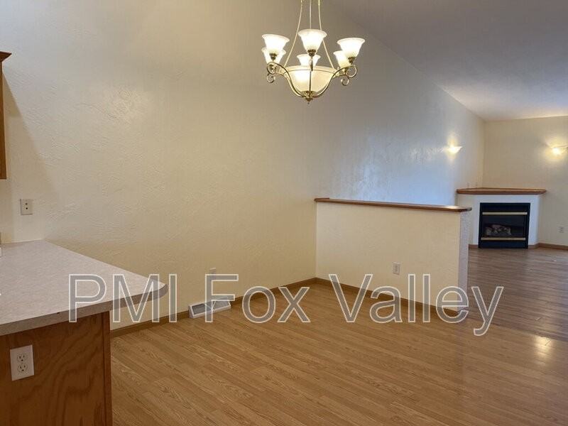 W7087 Buttercup Ct - Photo 3 of 33