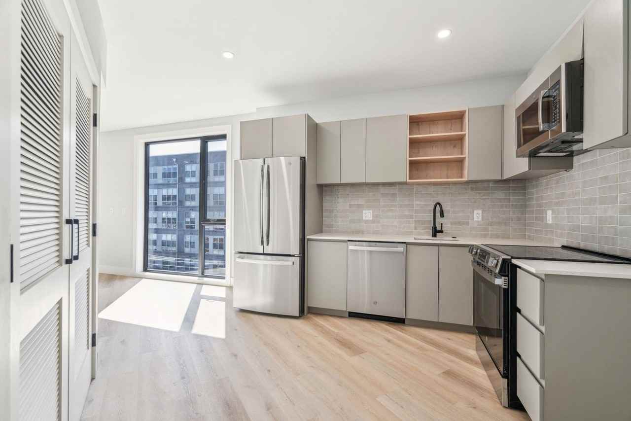 Modern Apartments in University City - Photo 7 of 11