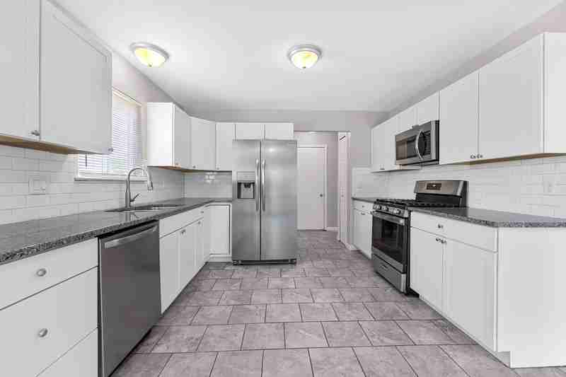 24564 Jason Dr - Photo 2 of 14