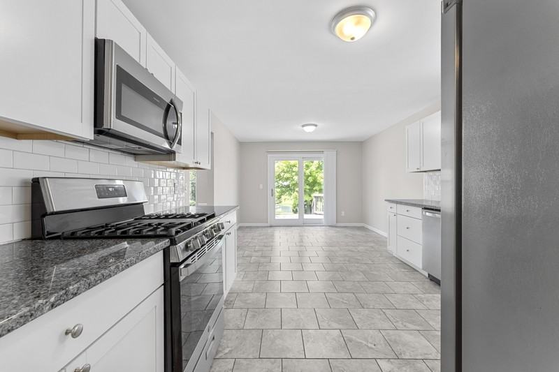 24564 Jason Dr - Photo 3 of 14