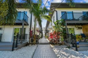 featured image of 1023 Locust Street Northeast #25