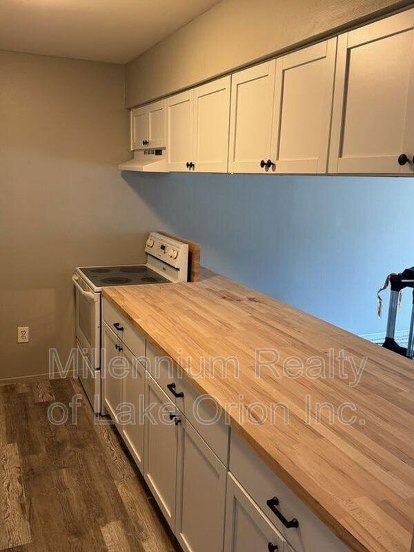 25 Louck St #4 - Photo 3 of 10