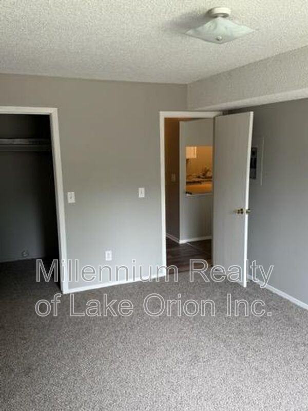 25 Louck St #4 - Photo 6 of 10