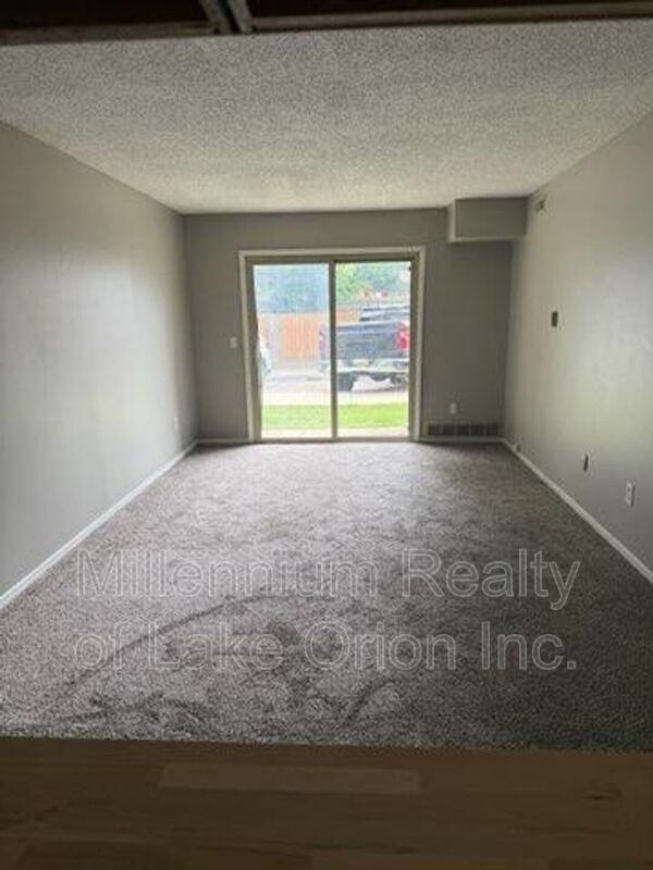 25 Louck St #4 - Photo 7 of 10