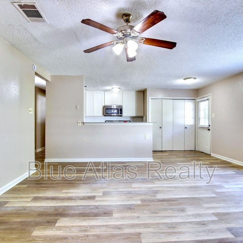 3901 Royal Crest Dr - Photo 2 of 24