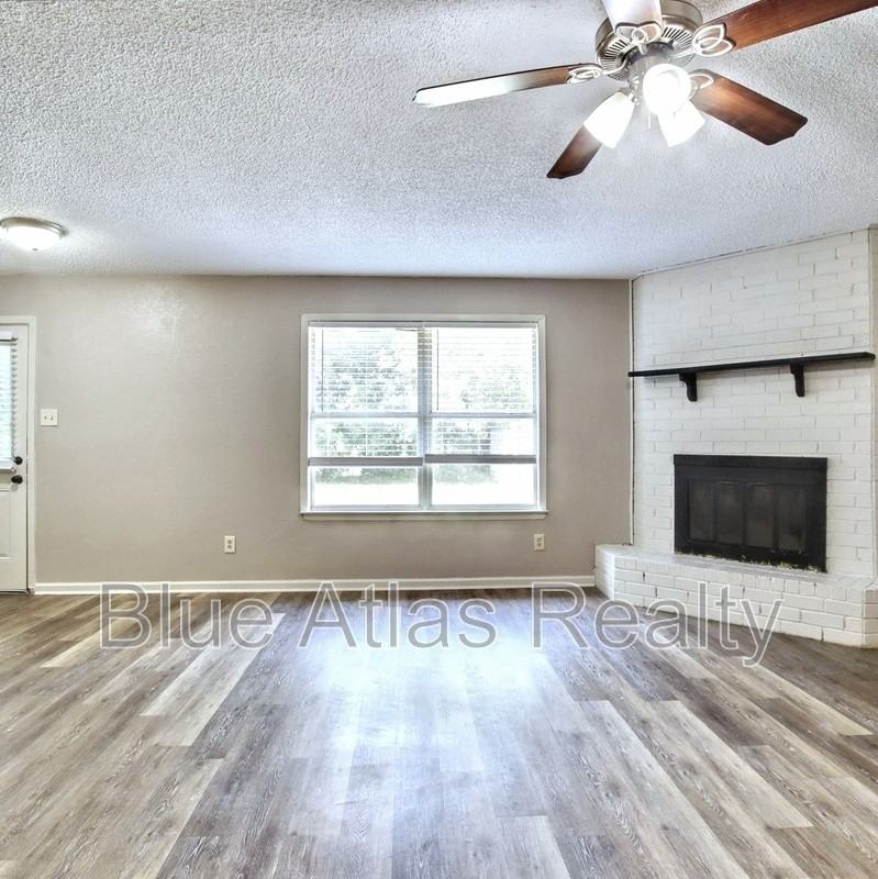 3901 Royal Crest Dr - Photo 3 of 24