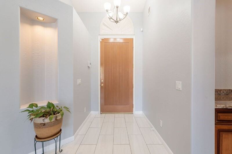 7167 W Abraham Ln - Photo 5 of 50