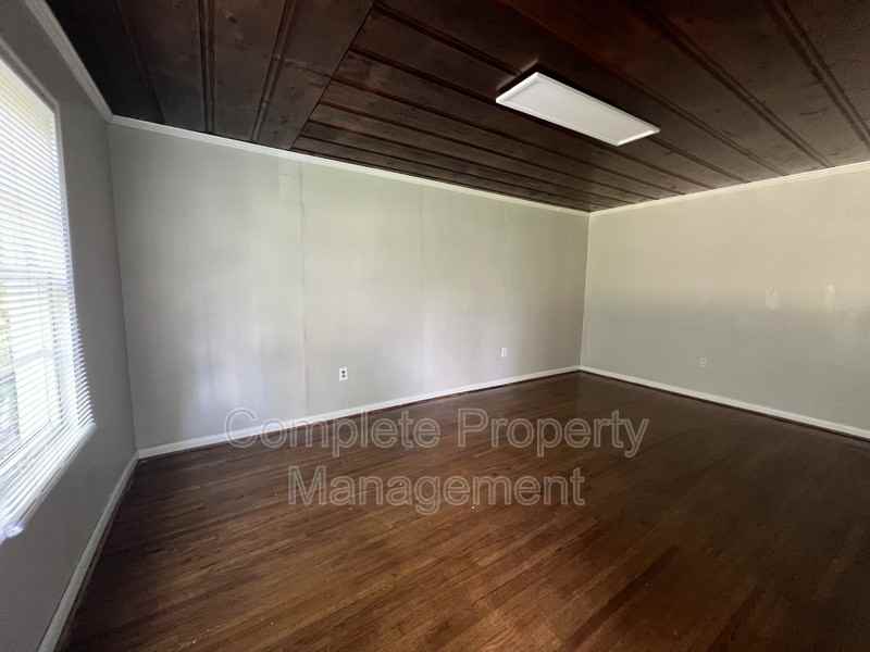 603 Camp Ct - Photo 2 of 8