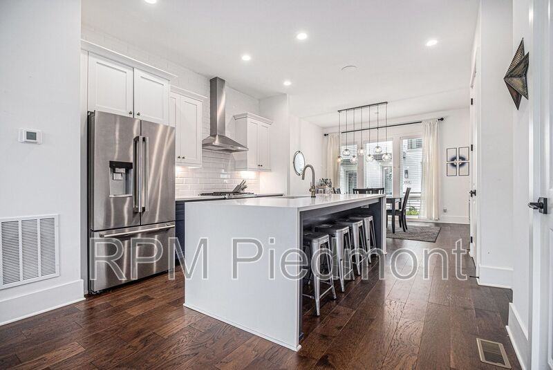 366 Gibson St Se - Photo 3 of 38