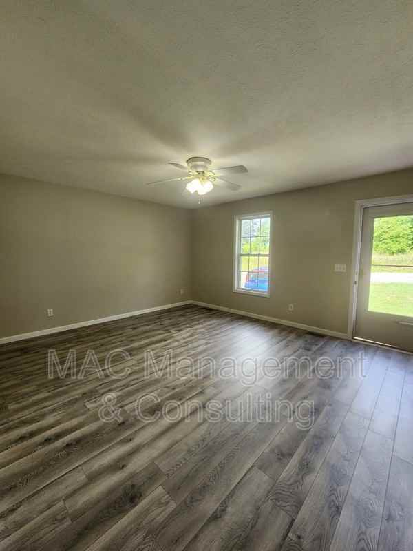 1572 Shipley Rd #B - Photo 2 of 14