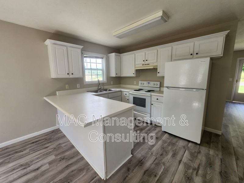 1572 Shipley Rd #B - Photo 4 of 14