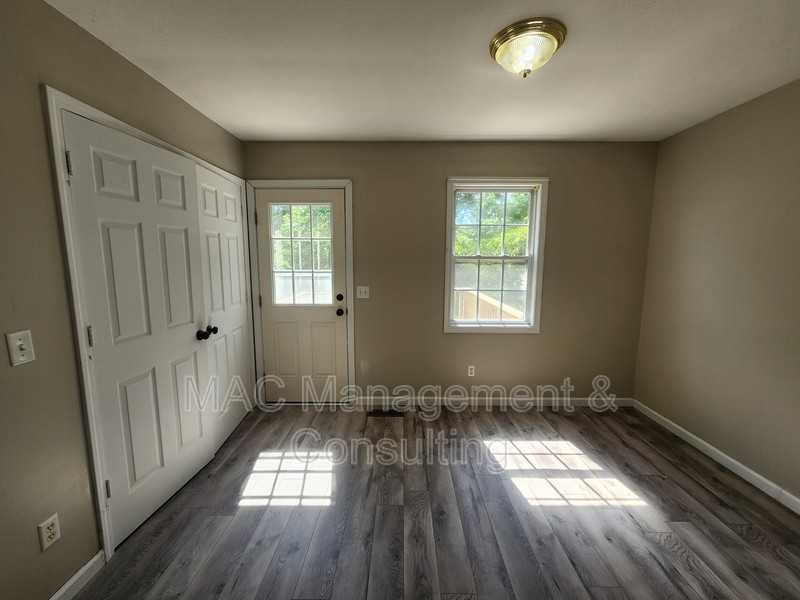 1572 Shipley Rd #B - Photo 5 of 14