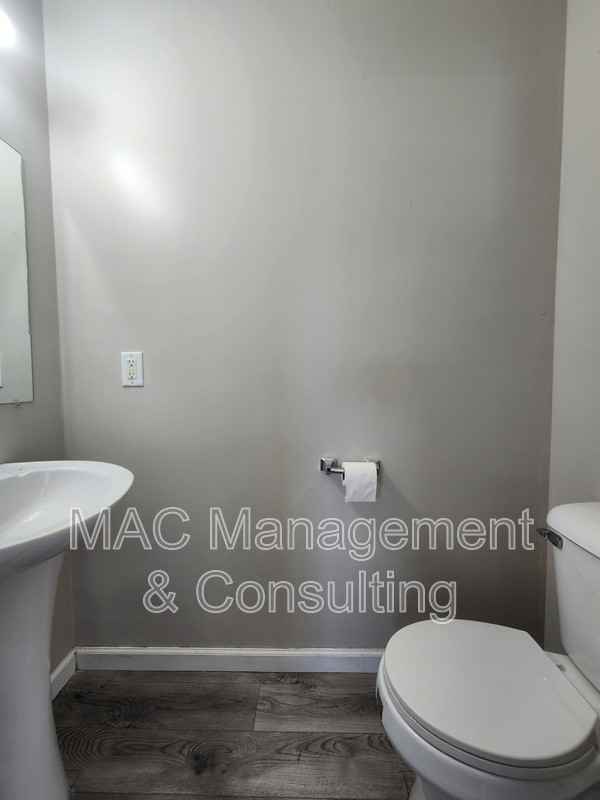 1572 Shipley Rd #B - Photo 7 of 14