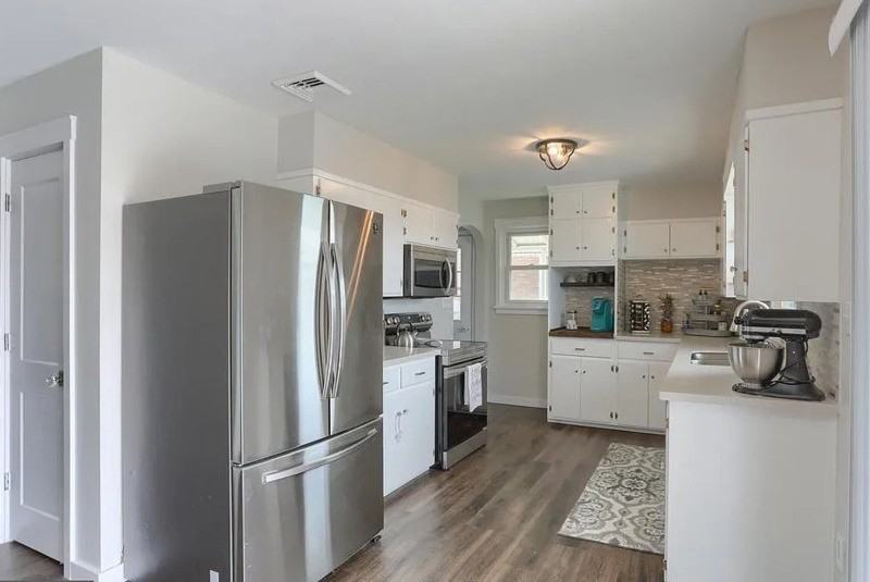 1648 E Caracas Ave - Photo 3 of 20
