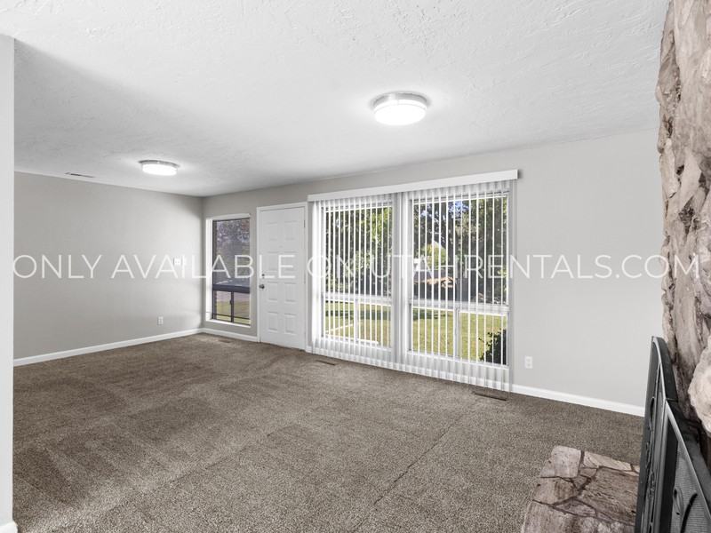 6773 Sw #A - Photo 4 of 22