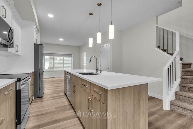 1071 Berg Pl - Photo 3 of 24
