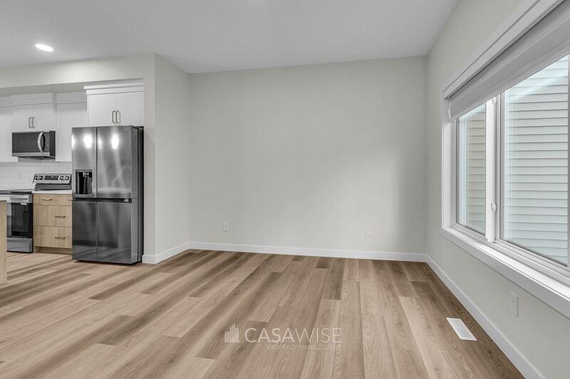 1071 Berg Pl - Photo 4 of 24