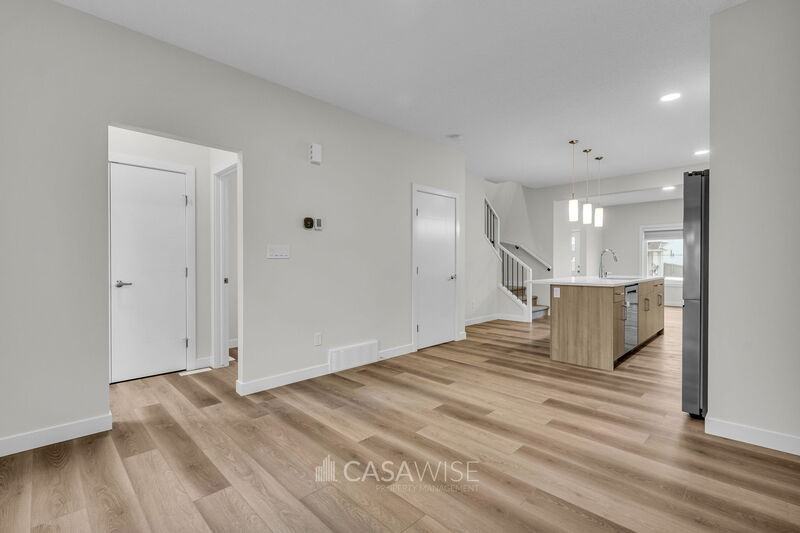 1071 Berg Pl - Photo 5 of 24