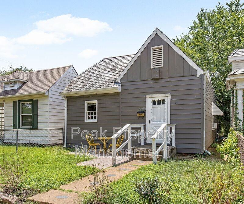 2009 Maplewood Ave - Photo 3 of 42