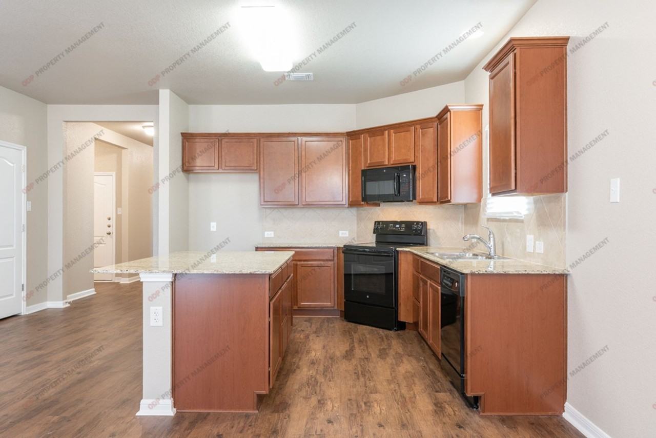 7800 Lee Hall Loop - Photo 3 of 23