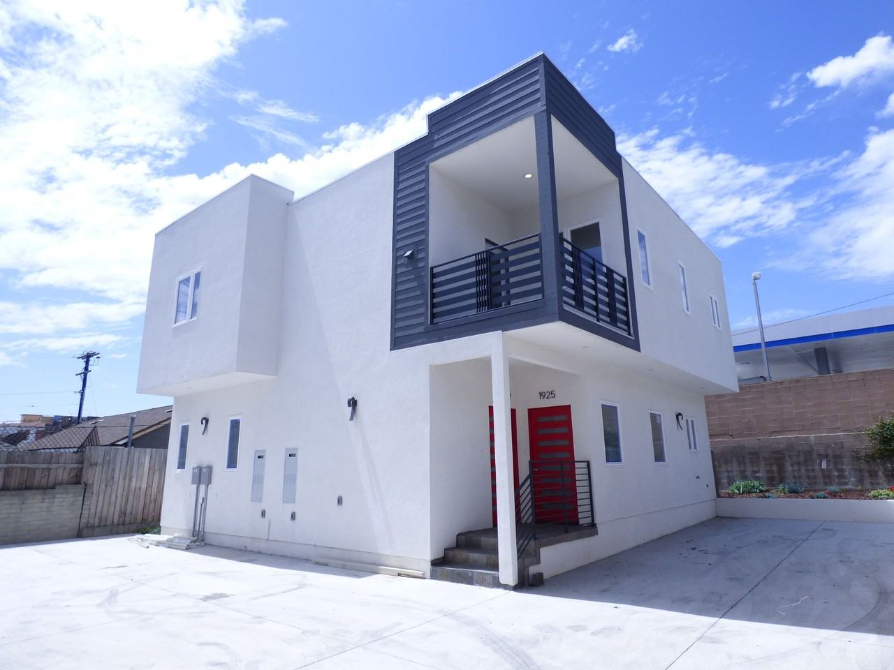 1923 Holly Dr - Photo 5 of 50