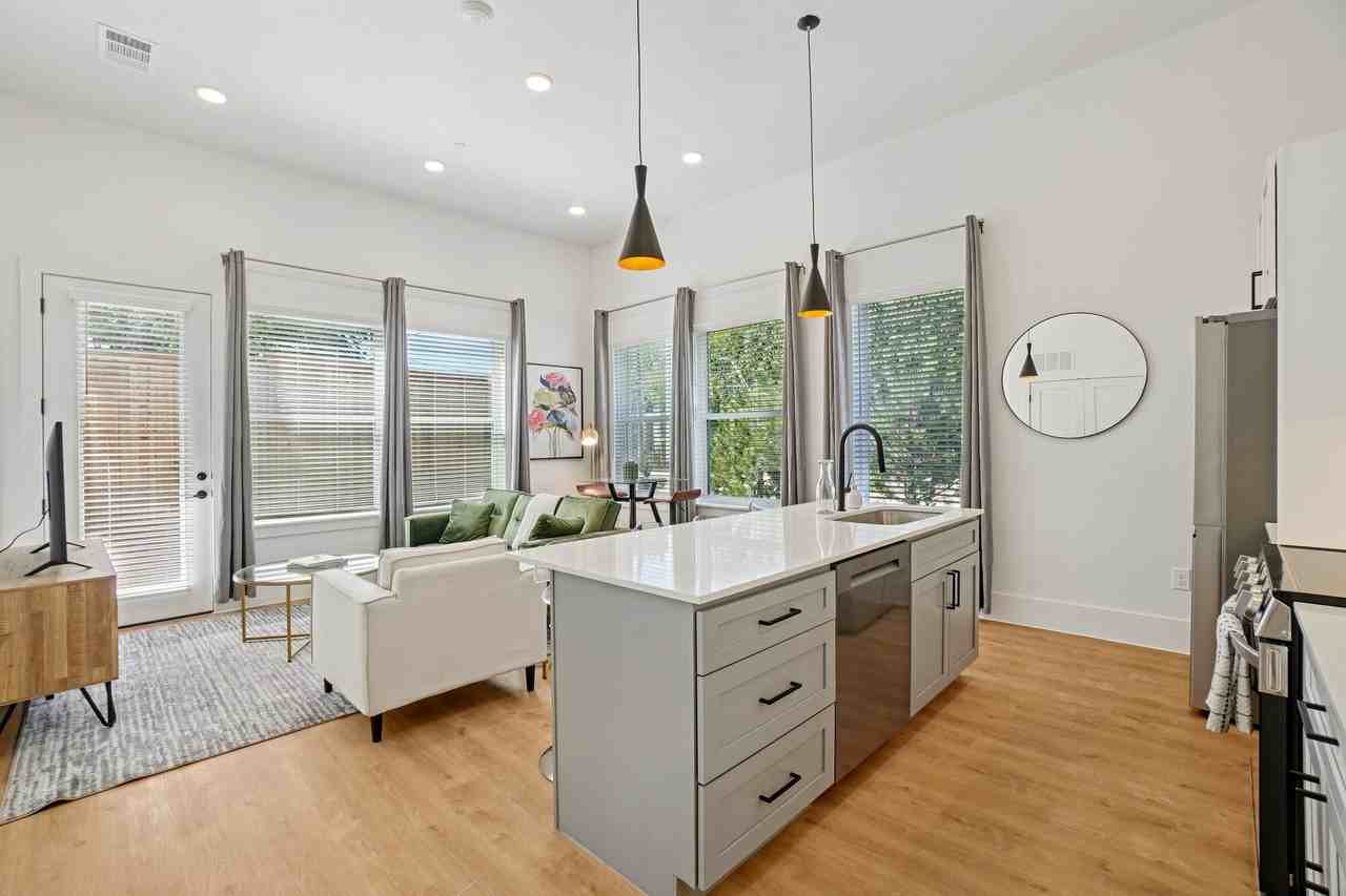 6418 Maple - Photo 7 of 50