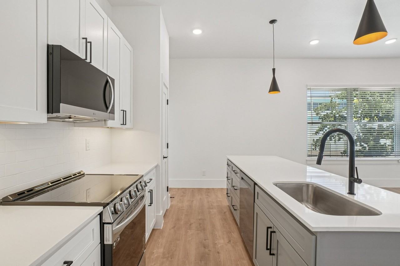 6418 Maple - Photo 4 of 50