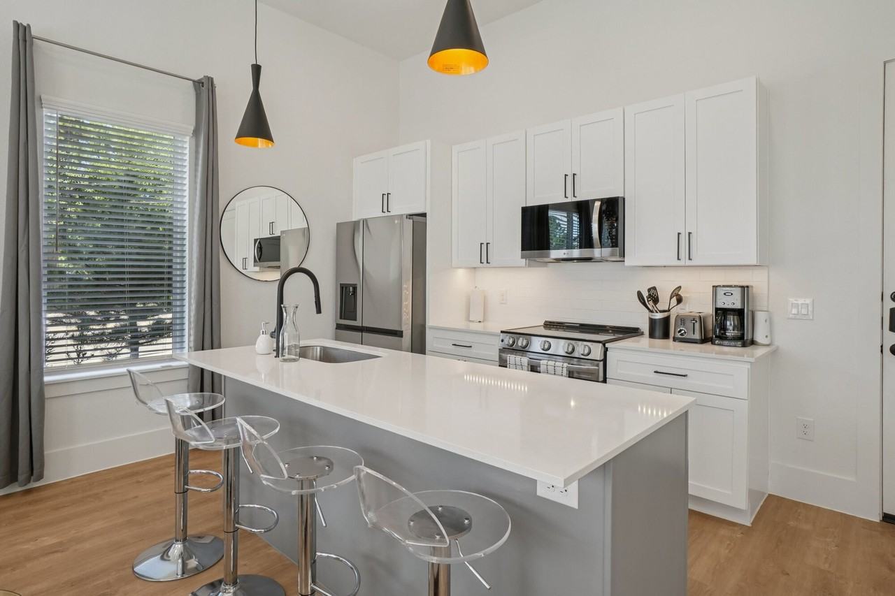 6418 Maple - Photo 3 of 50