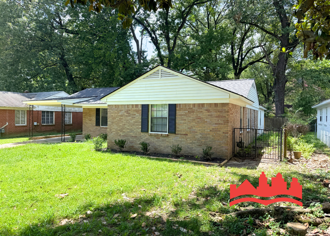 1241 Broadmoor St - Photo 4 of 18