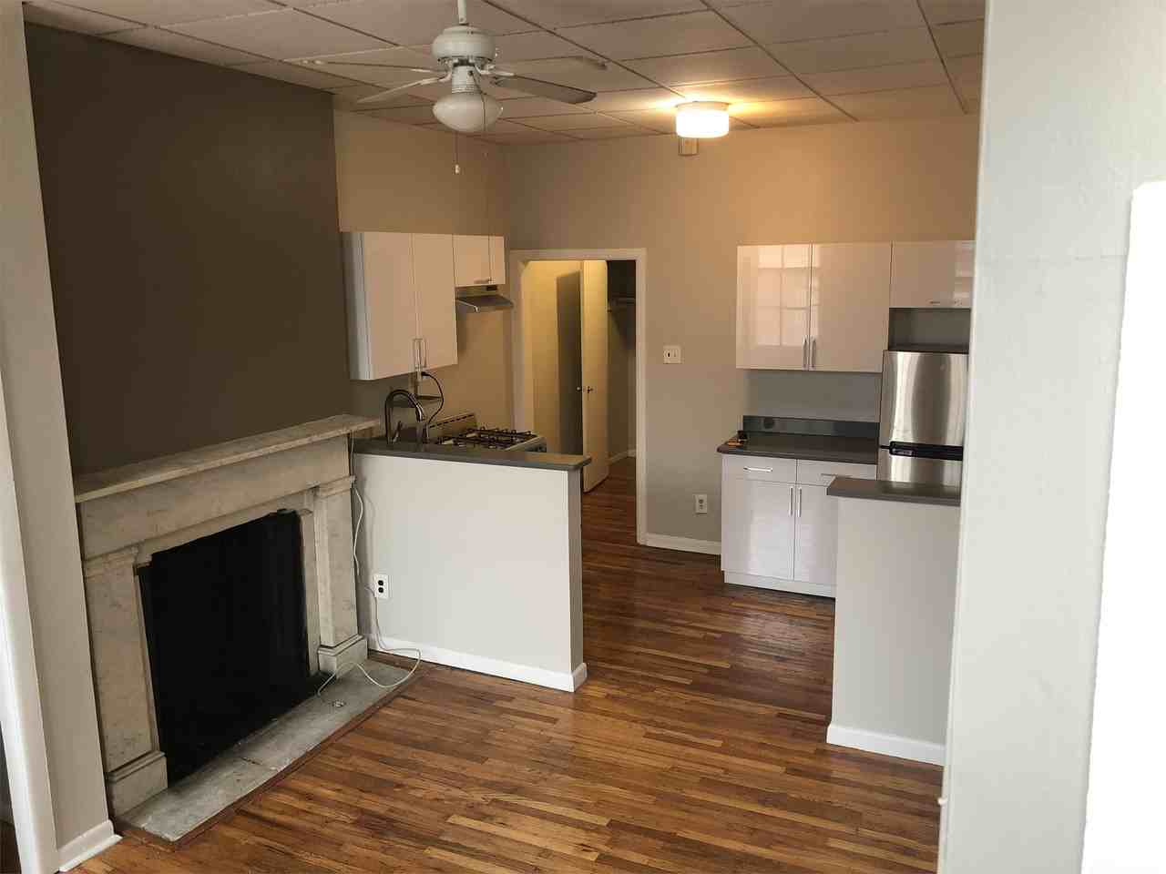 1114 Spruce Street, Philadelphia, PA 19107 - Photo 2 of 10