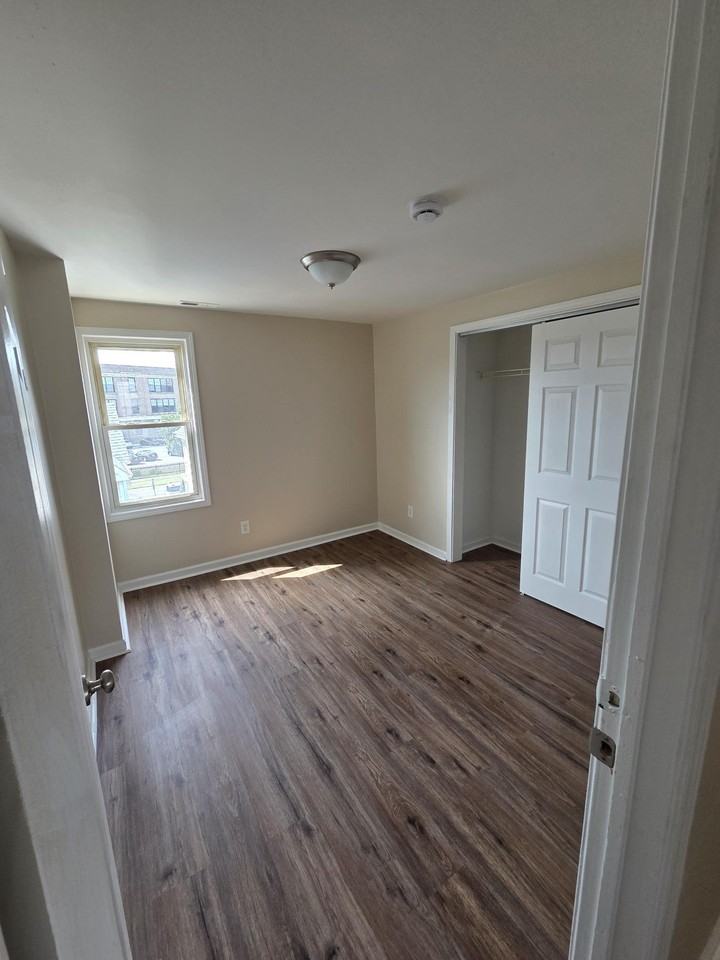 613 13th Street - Photo 5 of 10