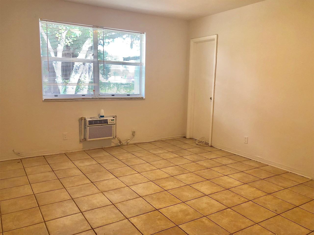 HOLLYWOOD LITTLE RANCHES 2303  (SOL Y VIENTO, LLC) - Photo 4 of 7