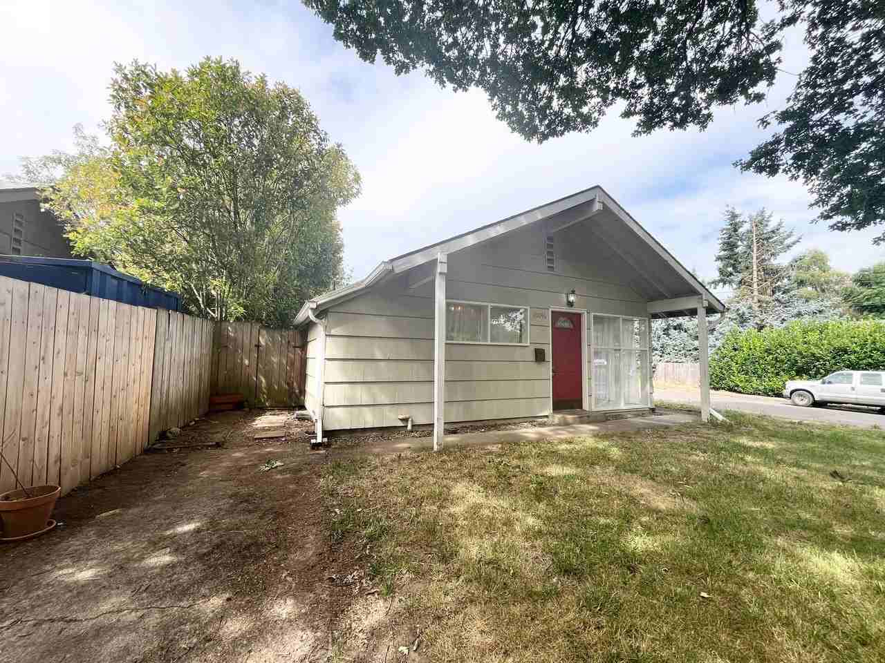 10046 N Leonard St - Photo 2 of 23