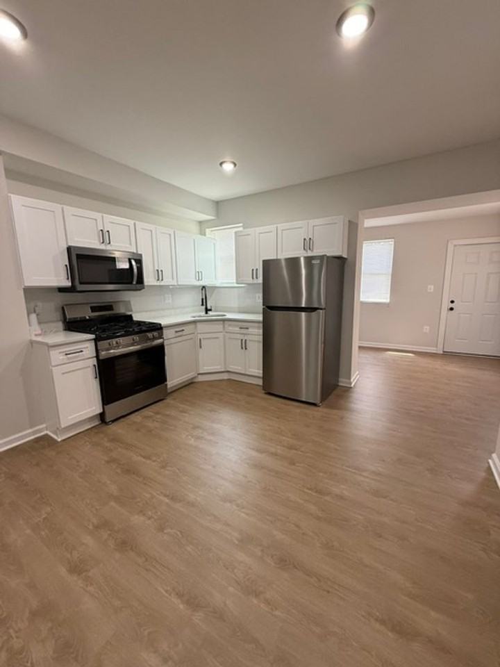 2803 Presbury St - Photo 4 of 15