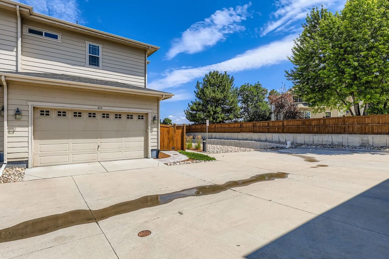 215 W Jamison Ct - Photo 2 of 21
