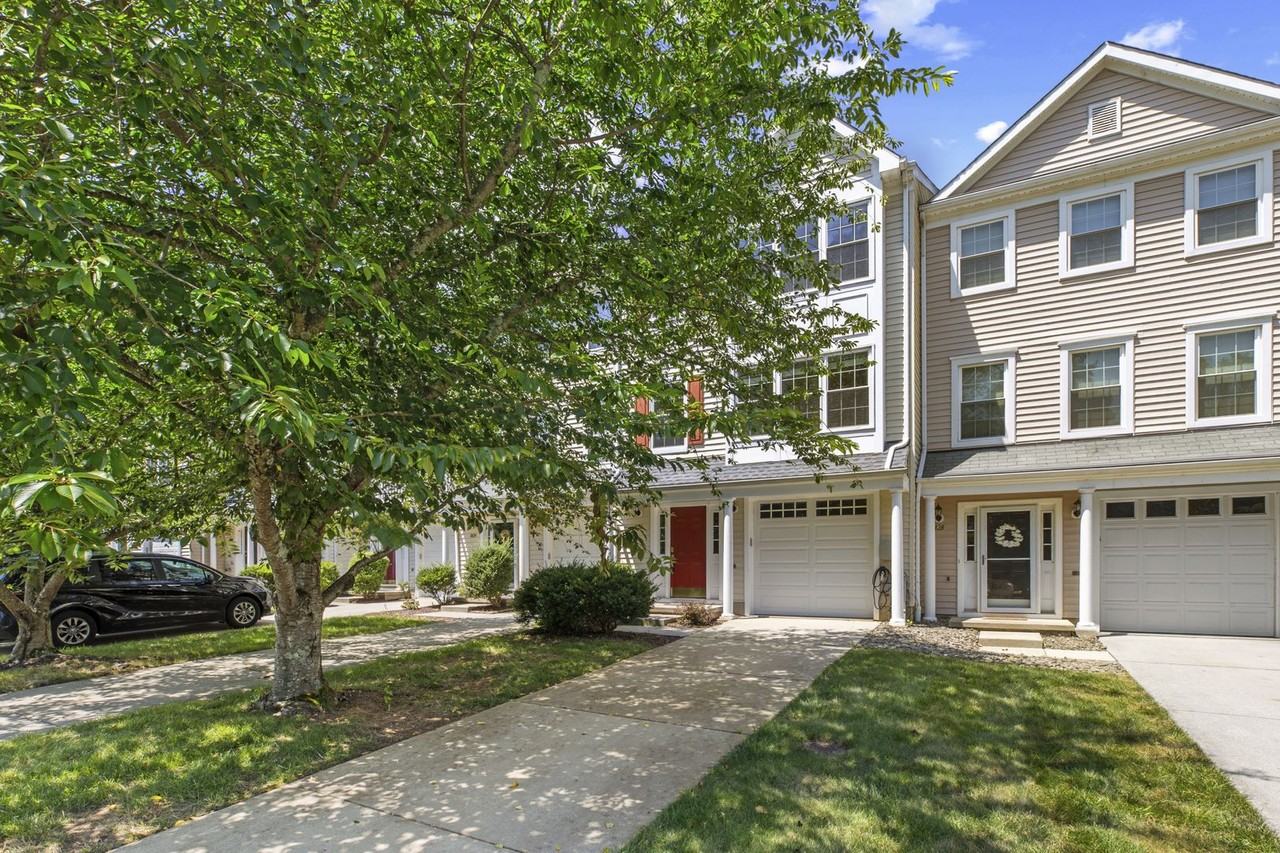 1426 Anna Marie Ct - Photo 2 of 26