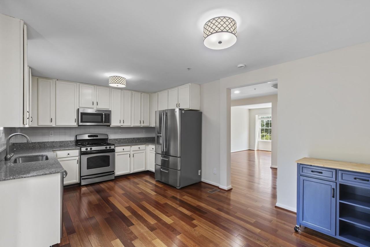 1426 Anna Marie Ct - Photo 3 of 26