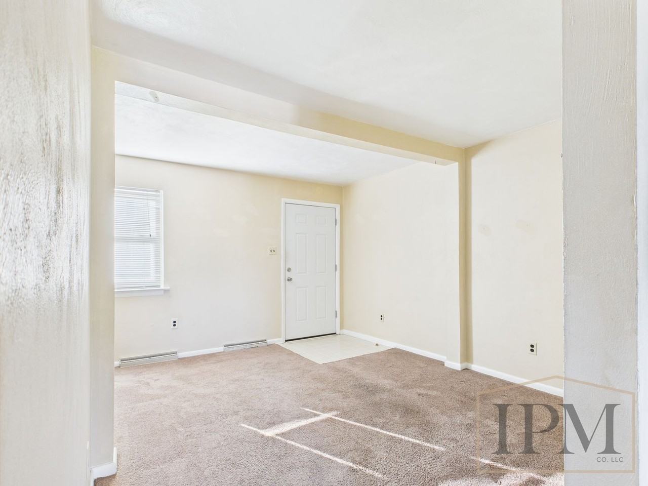 132 N Pleasant Ave - Photo 3 of 12