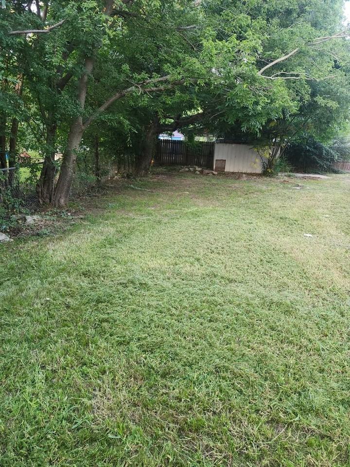 209 Park St W - Photo 3 of 12