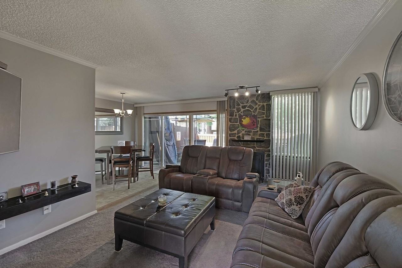 6 Hickory Ct - Photo 3 of 20