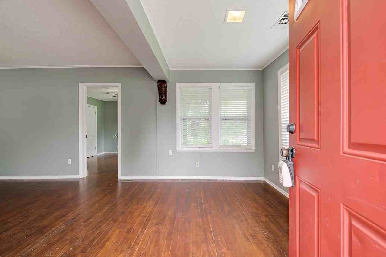 1512 Nw 41st St - Photo 4 of 27