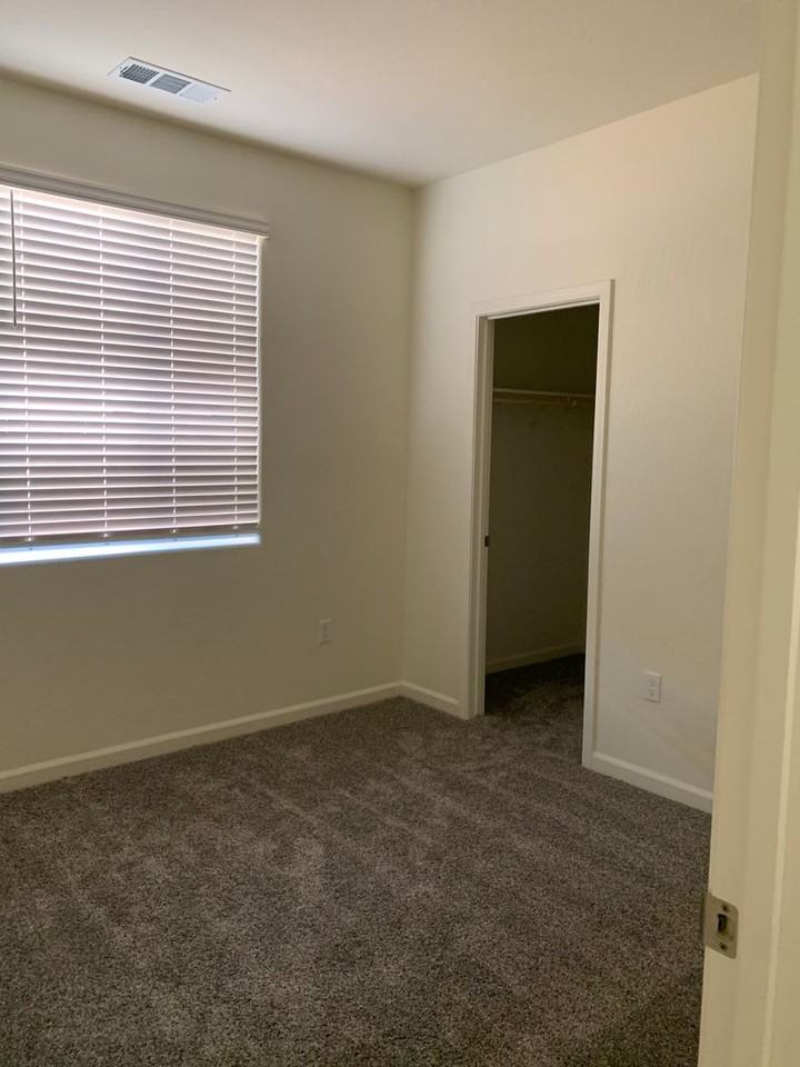 1353 W Kenny Thompson Ct - Photo 5 of 12