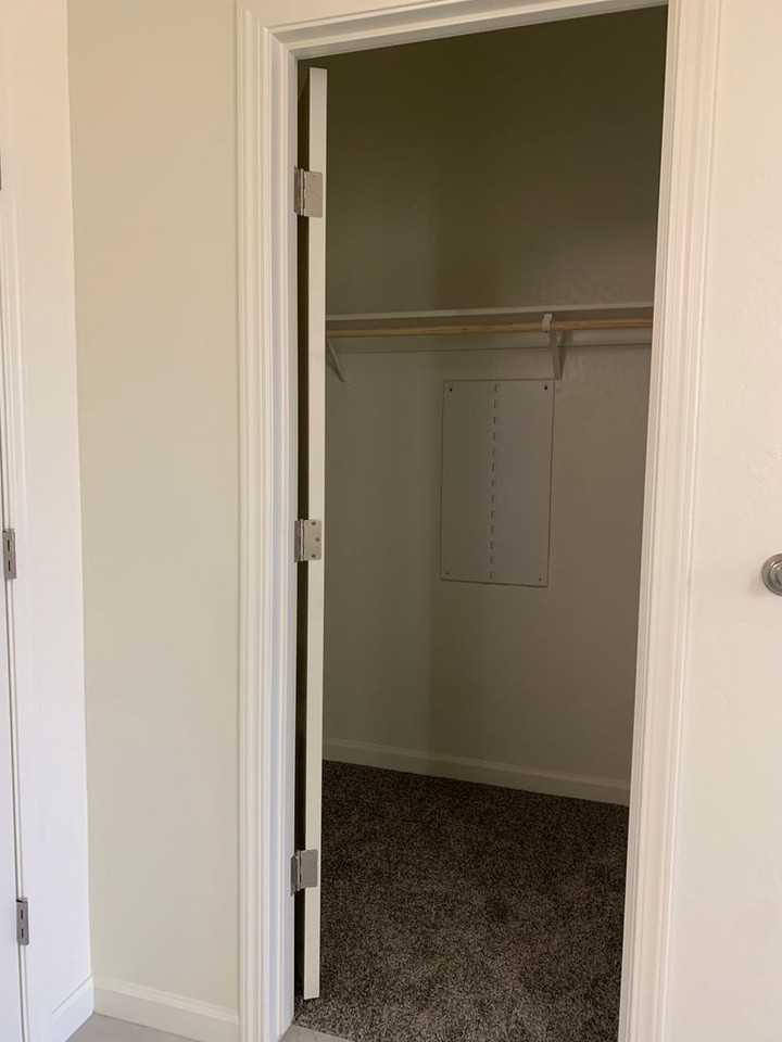 1353 W Kenny Thompson Ct - Photo 7 of 12