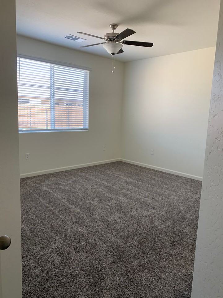 1353 W Kenny Thompson Ct - Photo 6 of 12