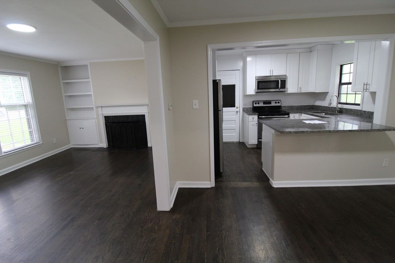 5115 Rosewood Dr - Photo 3 of 12