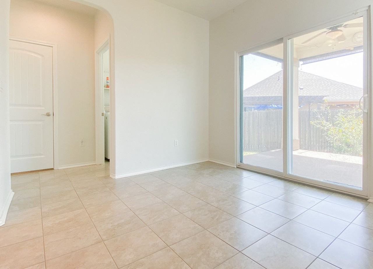 11209 Whitefaulds Dr - Photo 2 of 36