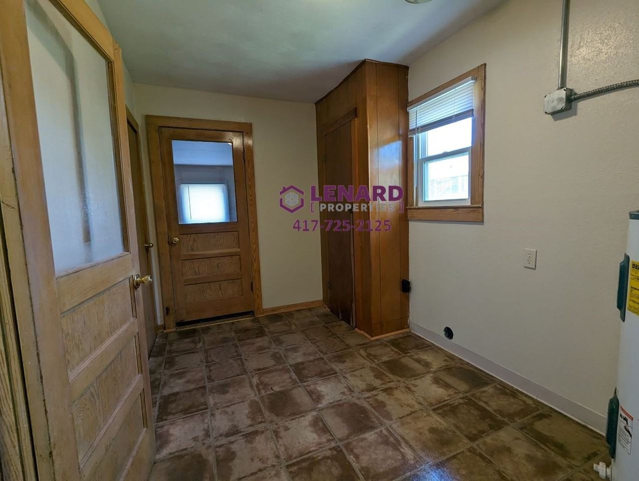 723 E College St - Photo 7 of 14