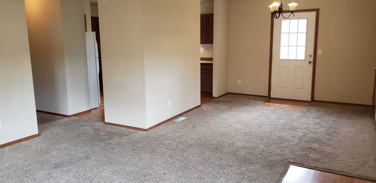 533 N Montclair Ave - Photo 2 of 12