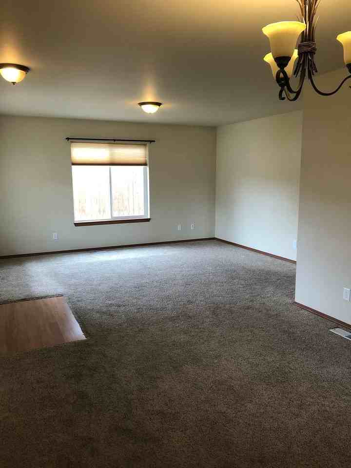 533 N Montclair Ave - Photo 3 of 12